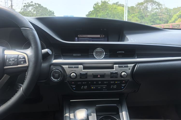 Used Lexus ES 2015 200 Elite Edition Interior 4