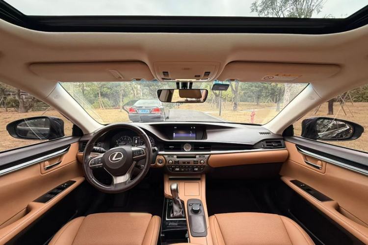 Used Lexus ES 2015 200 Elite Edition Interior 4