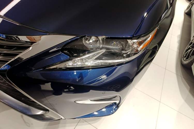 Used Lexus ES 2015 300h Comfort Edition Left Front Headlight