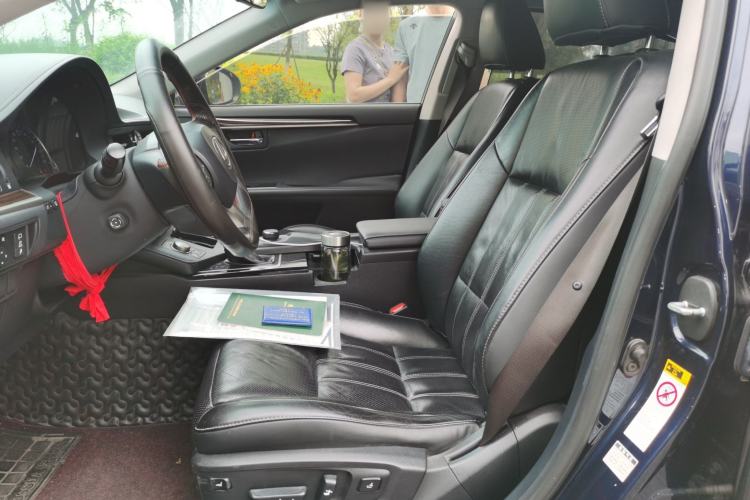 Used Lexus ES 2015 300h Luxury Edition Left Front Seat
