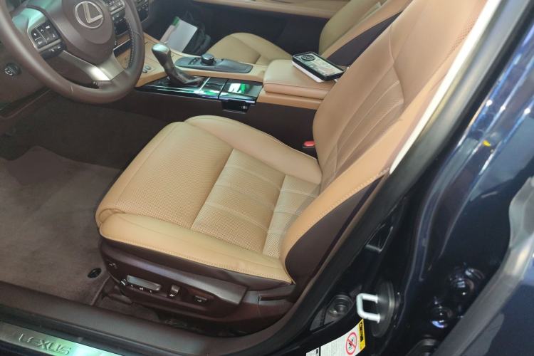 Used Lexus ES 2015 300h Comfort Edition Left Front Seat