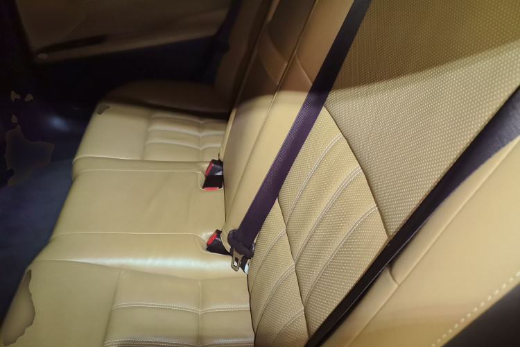 Used Lexus ES 2015 300h Luxury Edition Left Rear Seat