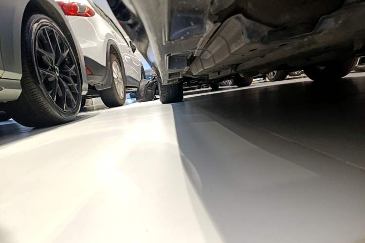 Used Lexus ES 2015 300h Comfort Edition Left Side Sill