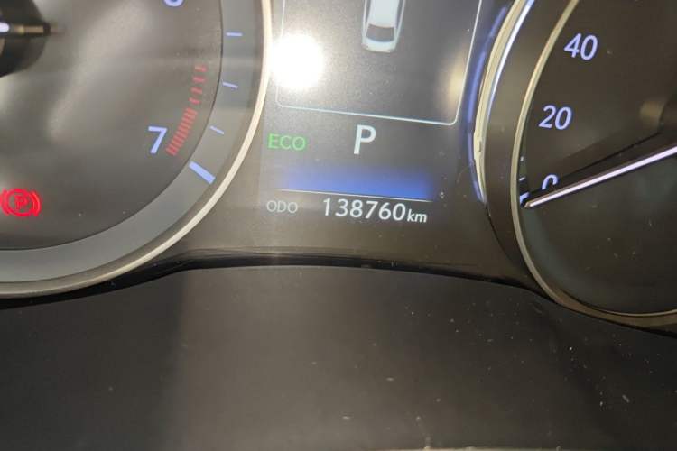 Used Lexus ES 2015 200 Elite Edition Odometer Close Up