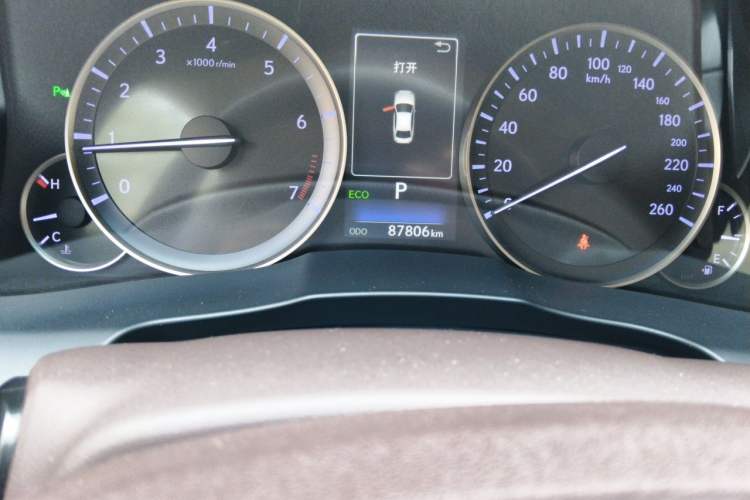 Used Lexus ES 2015 200 Elite Edition Odometer Close Up