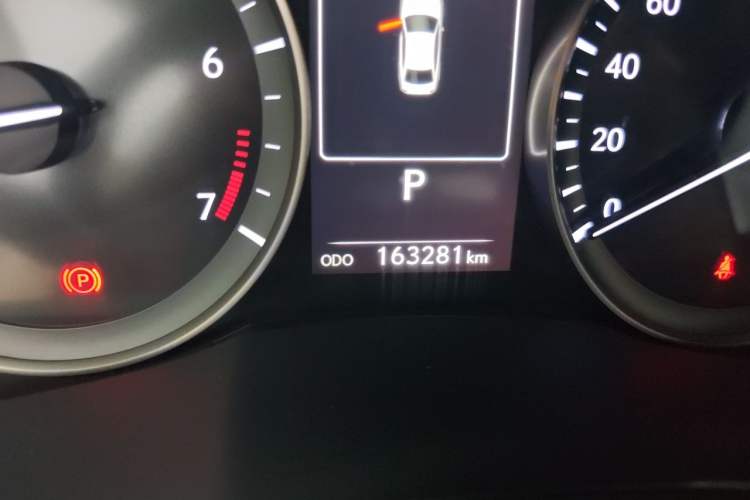 Used Lexus ES 2015 200 Elite Edition Odometer Close Up
