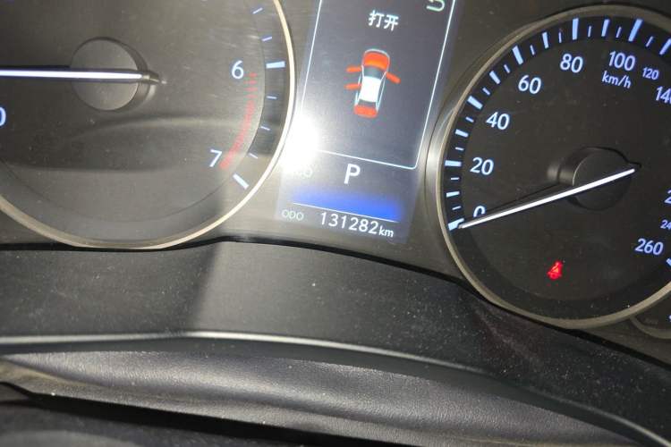 Used Lexus ES 2015 250 Elegant Edition Odometer Close Up