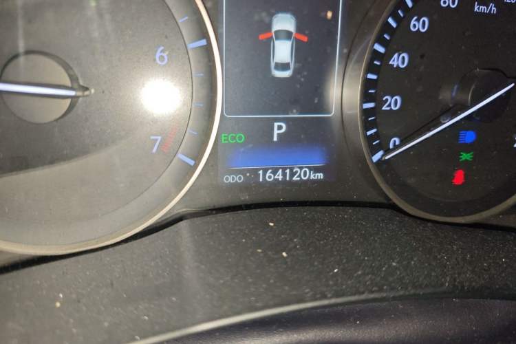 Used Lexus ES 2015 200 Elite Edition Odometer Close Up