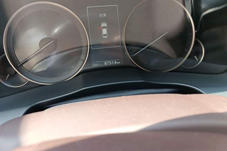 Used Lexus ES 2015 200 Elite Edition Odometer Close Up
