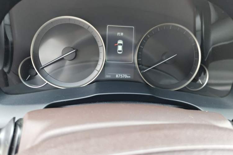 Used Lexus ES 2015 200 Elite Edition Odometer Close Up