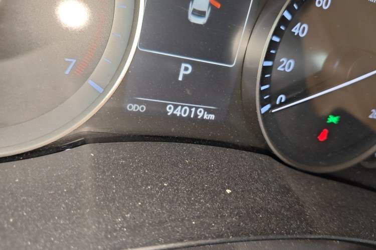Used Lexus ES 2015 250 Elegant Edition Odometer Close Up