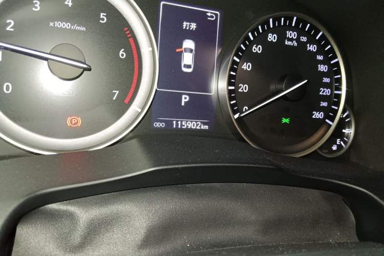 Used Lexus ES 2015 300h Comfort Edition Odometer Close Up