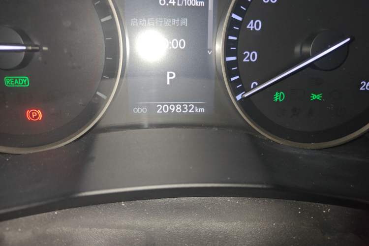 Used Lexus ES 2015 300h Comfort Edition Odometer Close Up