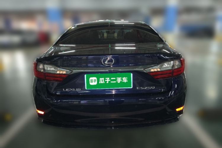 Used Lexus ES 2015 250 Elegant Edition Rear