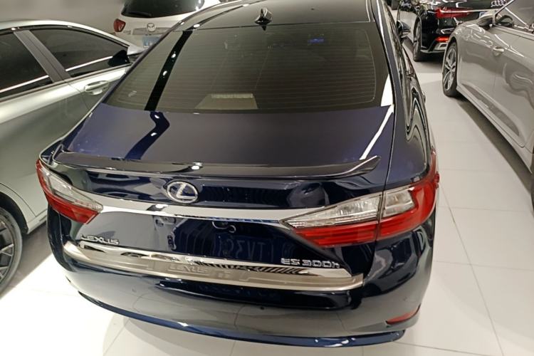 Used Lexus ES 2015 300h Comfort Edition Rear