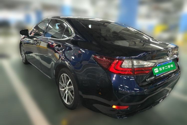 Used Lexus ES 2015 250 Elegant Edition Rear Left 45 Deg