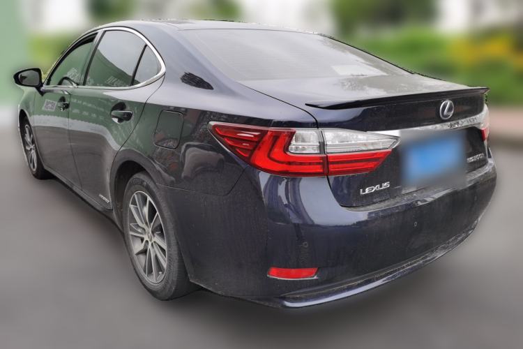 Used Lexus ES 2015 300h Luxury Edition Rear Left 45 Deg