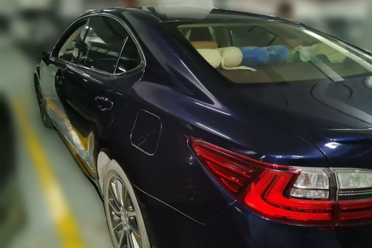Used Lexus ES 2015 300h Luxury Edition Rear Left 45 Deg
