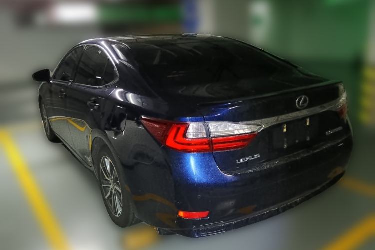 Used Lexus ES 2015 300h Comfort Edition Rear Left 45 Deg