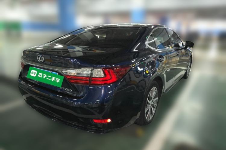 Used Lexus ES 2015 250 Elegant Edition Rear Right 45 Deg