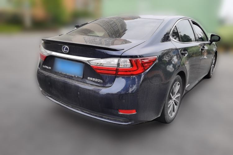 Used Lexus ES 2015 300h Luxury Edition Rear Right 45 Deg