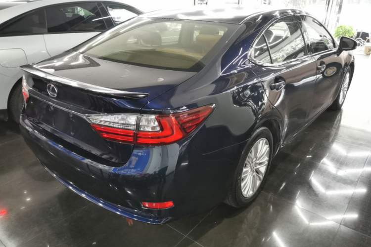 Used Lexus ES 2015 200 Elite Edition Rear Right 45 Deg