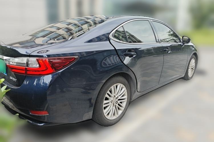 Used Lexus ES 2015 250 Elegant Edition Rear Right 45 Deg