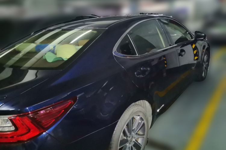 Used Lexus ES 2015 300h Luxury Edition Rear Right 45 Deg