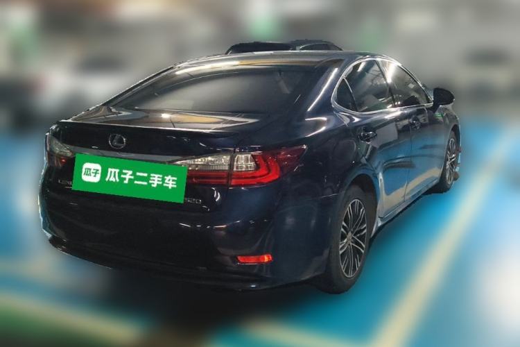 Used Lexus ES 2015 250 Elegant Edition Rear Right 45 Deg