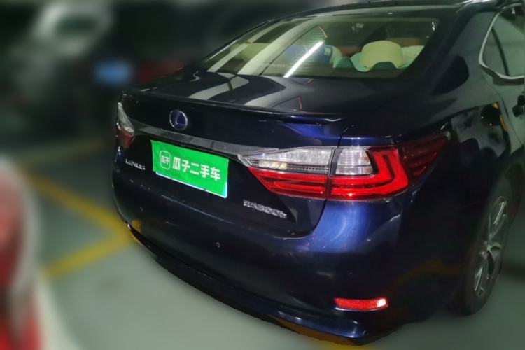 Used Lexus ES 2015 300h Luxury Edition Rear
