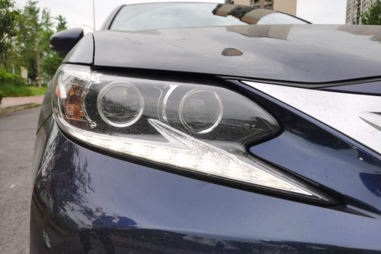 Used Lexus ES 2015 300h Luxury Edition Right Front Headlight