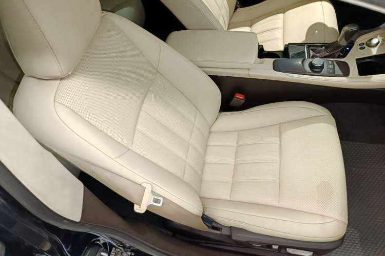 Used Lexus ES 2015 300h Comfort Edition Right Front Seat