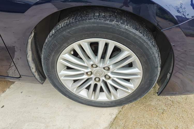 Used Lexus ES 2015 200 Elite Edition Right Front Wheel Hub