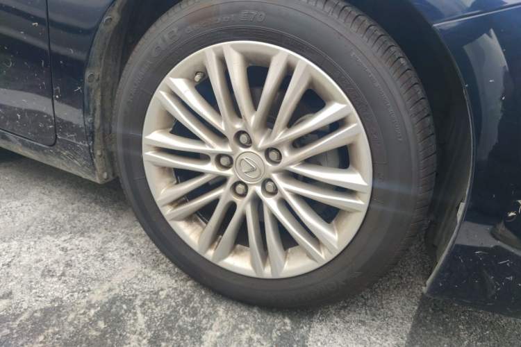 Used Lexus ES 2015 200 Elite Edition Right Front Wheel Hub