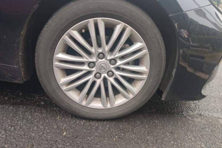 Used Lexus ES 2015 200 Elite Edition Right Front Wheel Hub