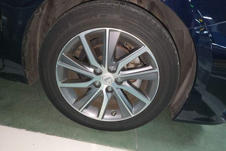 Used Lexus ES 2015 250 Elegant Edition Right Front Wheel Hub