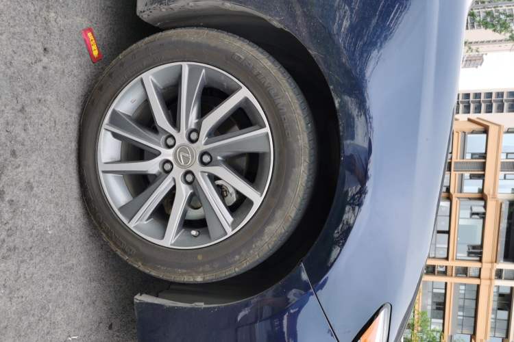 Used Lexus ES 2015 300h Luxury Edition Right Front Wheel Hub