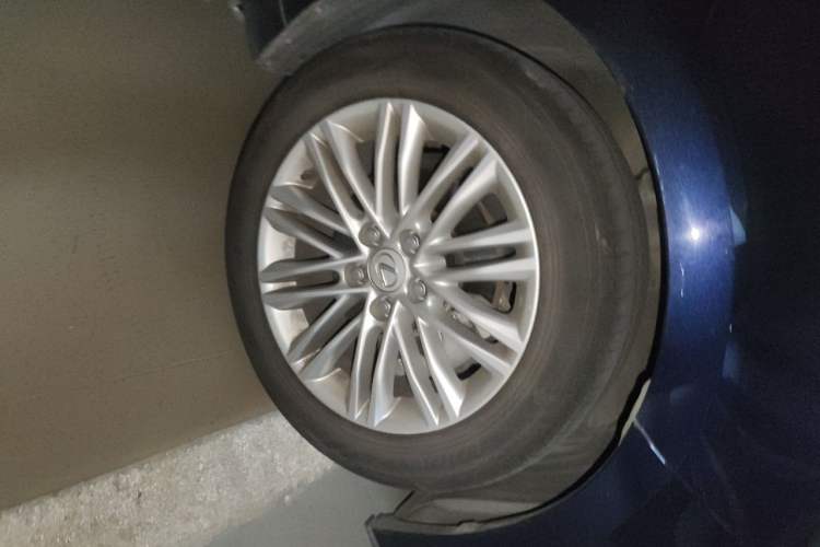 Used Lexus ES 2015 200 Elite Edition Right Front Wheel Hub