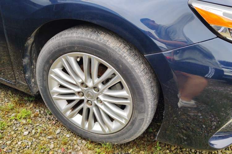 Used Lexus ES 2015 200 Elite Edition Right Front Wheel Hub
