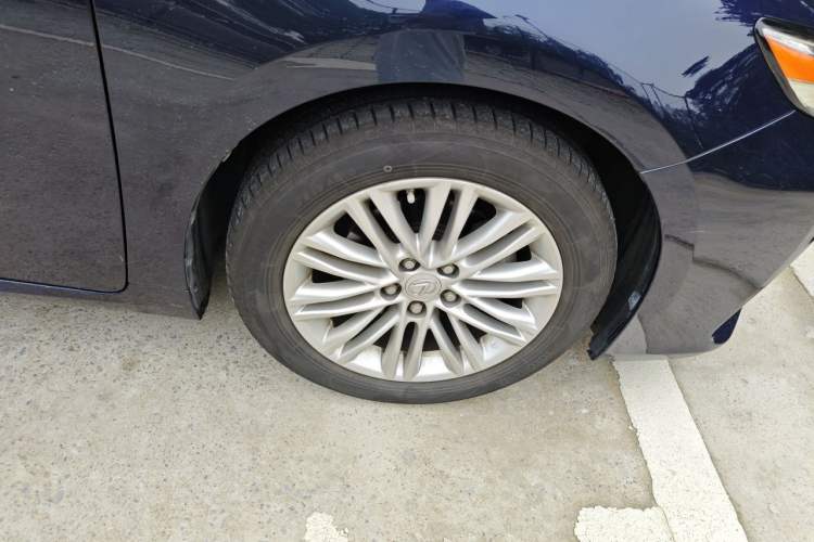 Used Lexus ES 2015 200 Elite Edition Right Front Wheel Hub