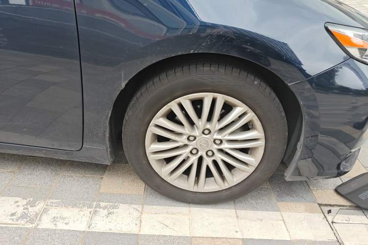 Used Lexus ES 2015 250 Elegant Edition Right Front Wheel Hub