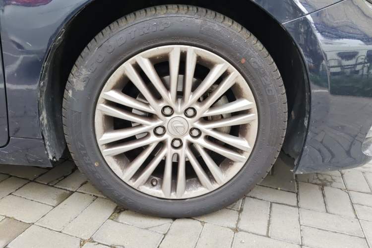 Used Lexus ES 2015 200 Elite Edition Right Front Wheel Hub