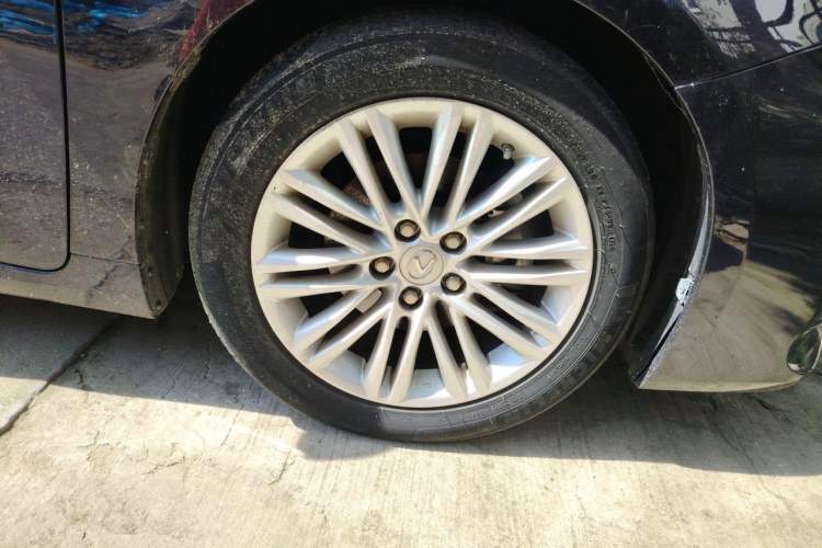 Used Lexus ES 2015 200 Elite Edition Right Front Wheel Hub
