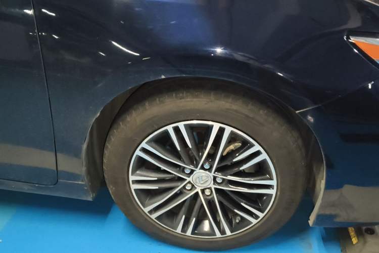 Used Lexus ES 2015 250 Elegant Edition Right Front Wheel Hub