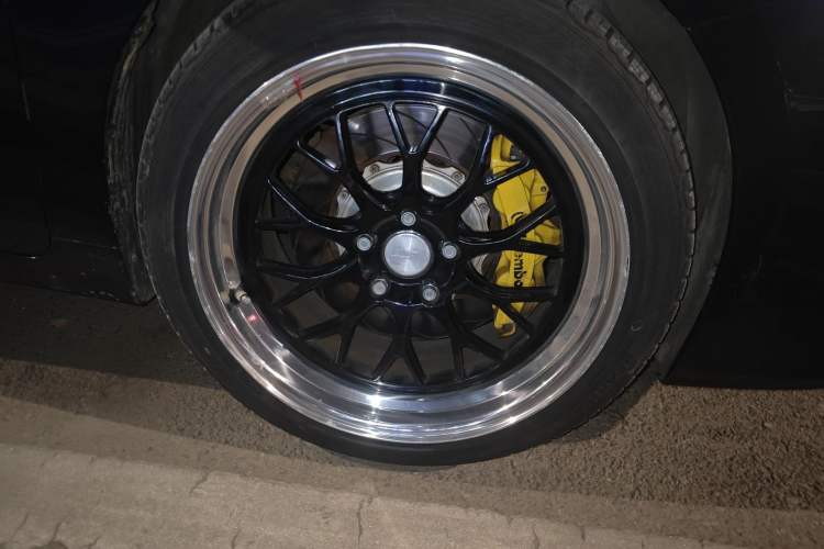 Used Lexus ES 2015 300h Comfort Edition Right Front Wheel Hub