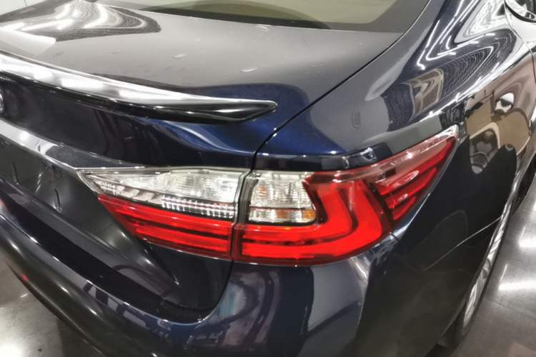 Used Lexus ES 2015 200 Elite Edition Right Rear Taillight