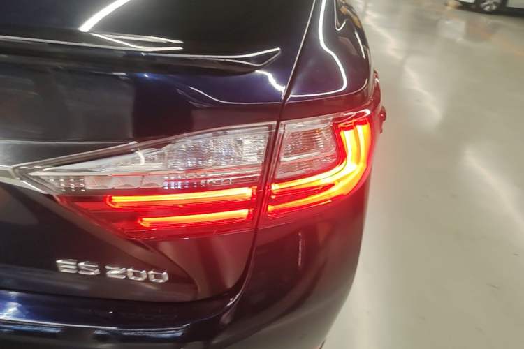 Used Lexus ES 2015 200 Elite Edition Right Rear Taillight