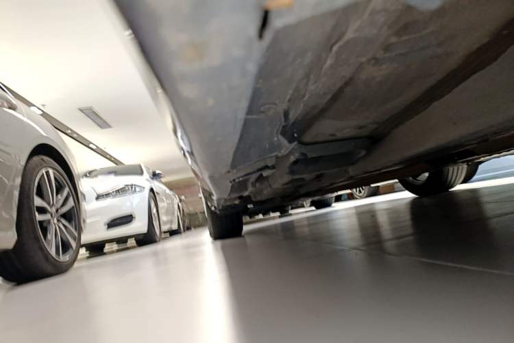Used Lexus ES 2015 300h Comfort Edition Right Side Sill