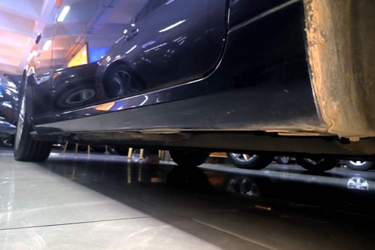 Used Lexus ES 2015 200 Elite Edition Right Side Sill