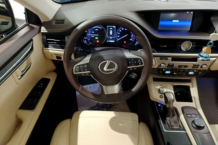 Used Lexus ES 2015 300h Comfort Edition Steering Wheel